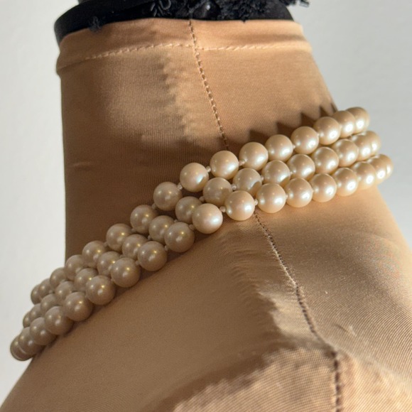 Simulated Multistrand 3 Strand Three Pearl Necklace Golden Vintage Faux - Picture 7 of 7